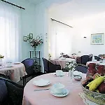 Adria فندق