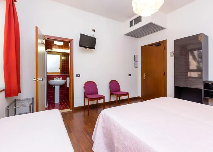 阿德瑞亚酒店 3*